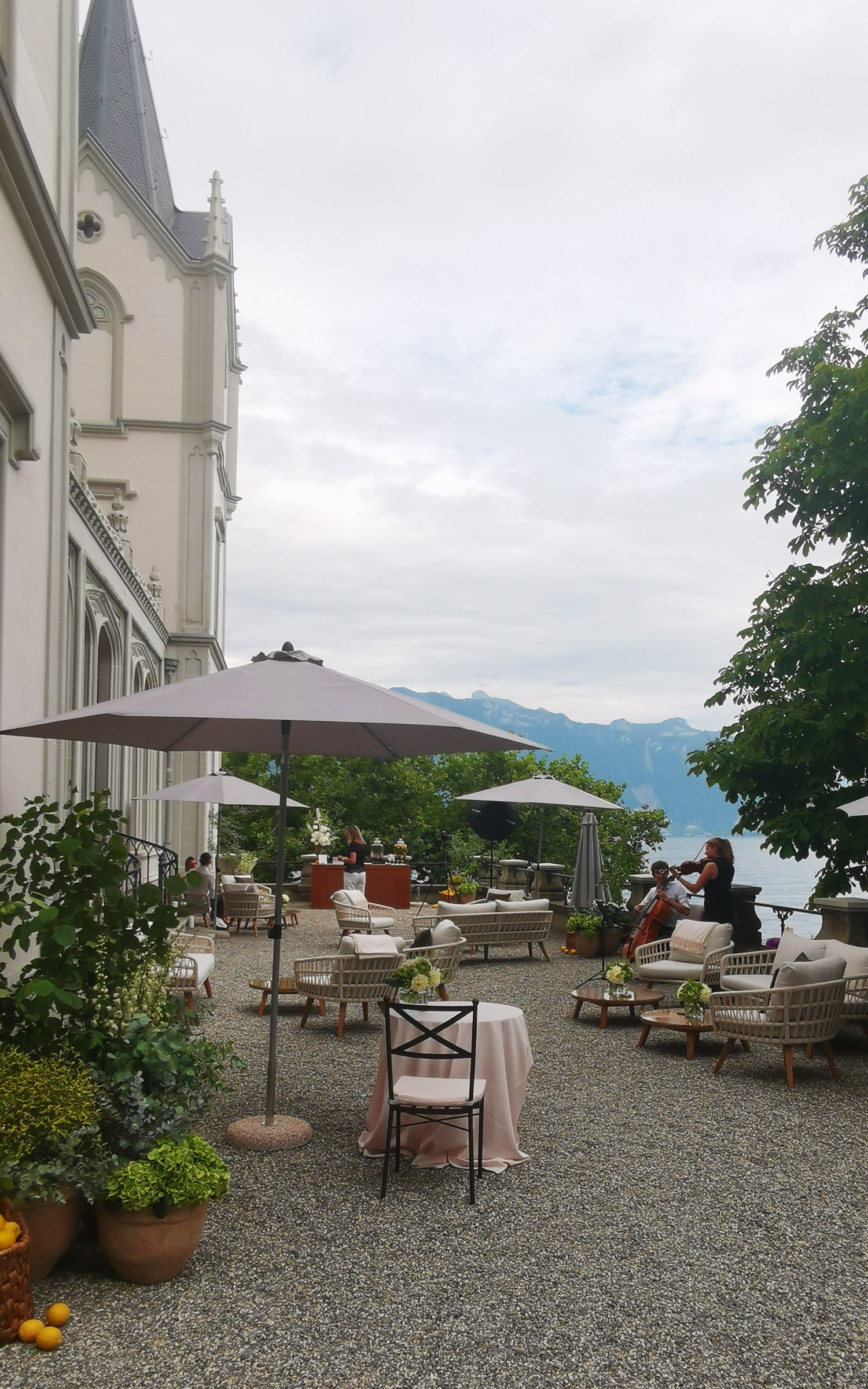 Dessin en direct pour Pôtel et Chabot au Château de L'Aile à Vevey en Suisse.