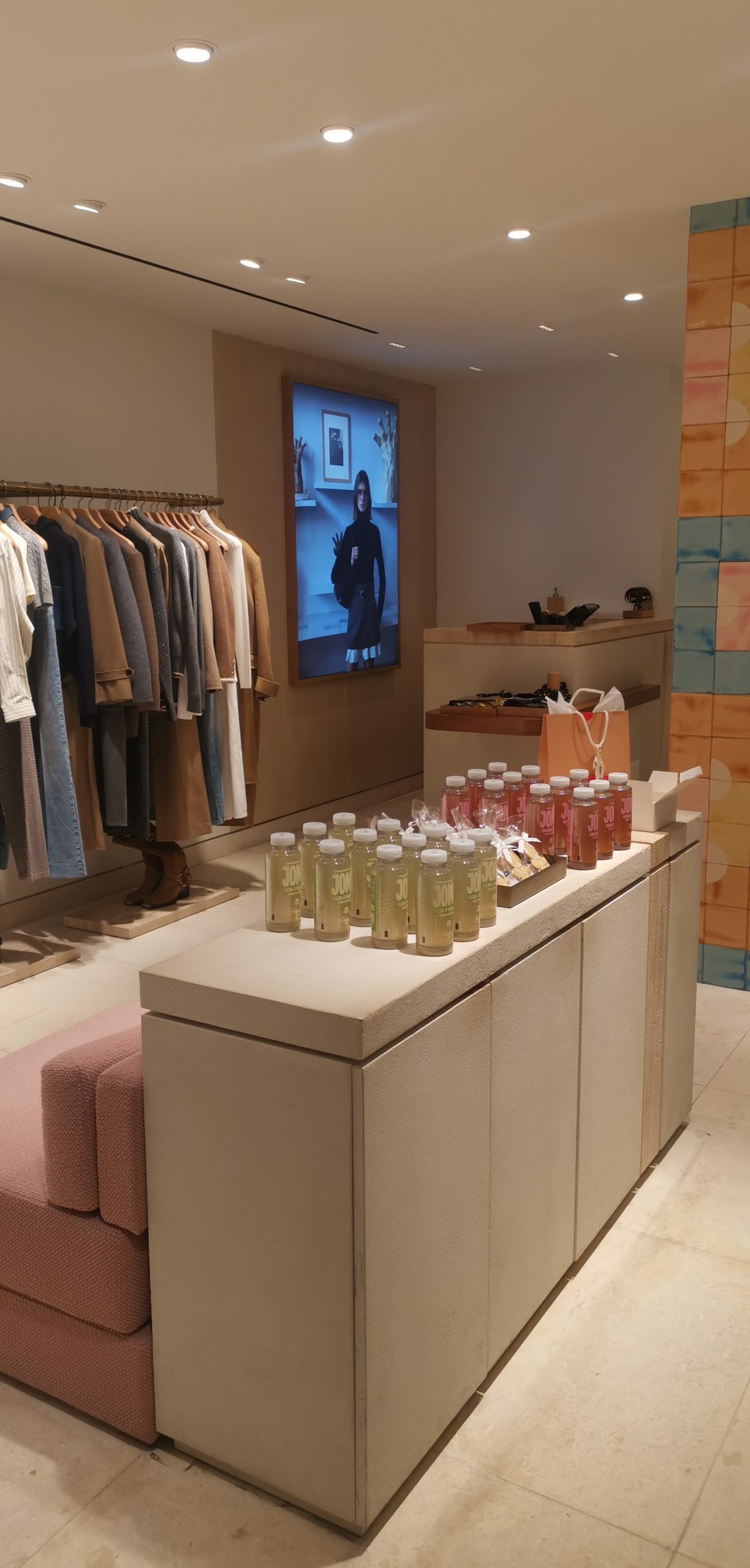 Live drawing à la boutique Sandro de Nice, dessin en direct par l'illustratrice Margot Changeon